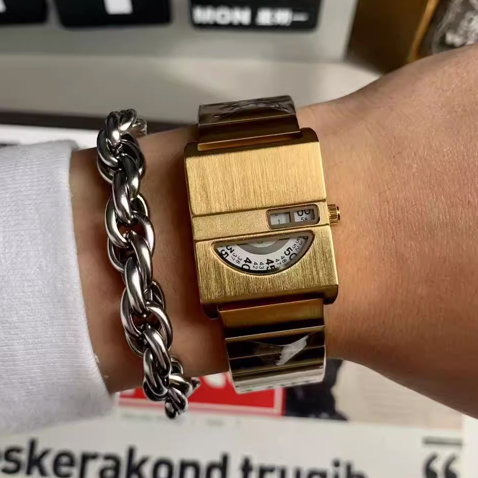 Men's Bracelet Watches Square  - Luxury Watch Life recensione e prezzo