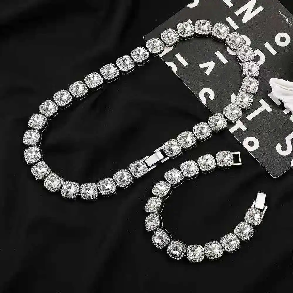 Luxury Wristwatch Necklace Bra - Luxury Watch Miami recensione e prezzo